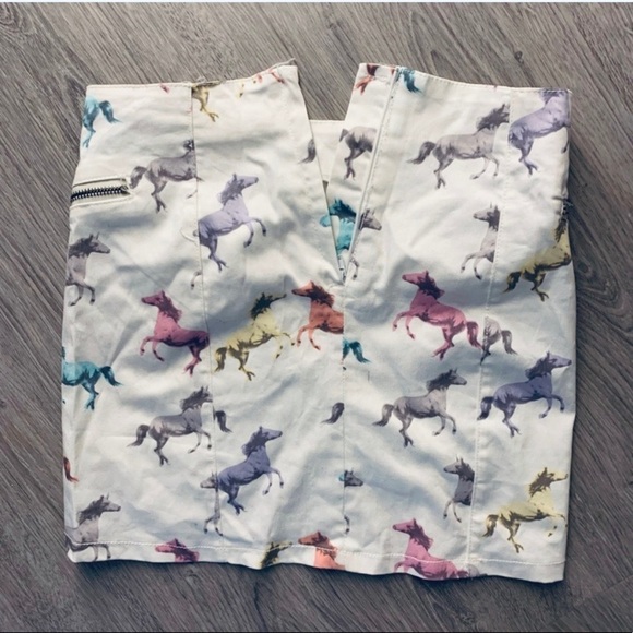 Divided mini horses skirt. - Picture 2 of 7